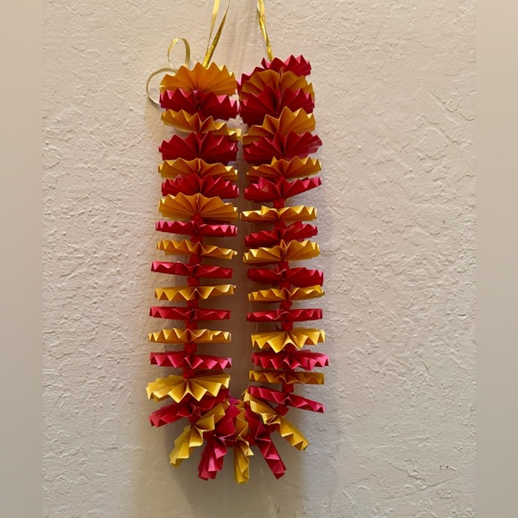 Handmade Deep Pink & Yellow Paper Lei - Picture 2 of 7